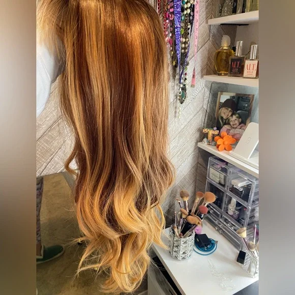 Chelsey Smith Cosmetics Dani Luxe added Bangs - Picture 2 of 5